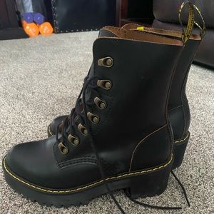 Dr. Martens Leona boot
